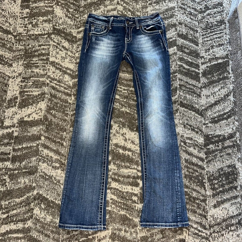 Miss Me Easy Boot Jeans JE5002E64X Embellished Women's 27 x 33" Inseam  GUC